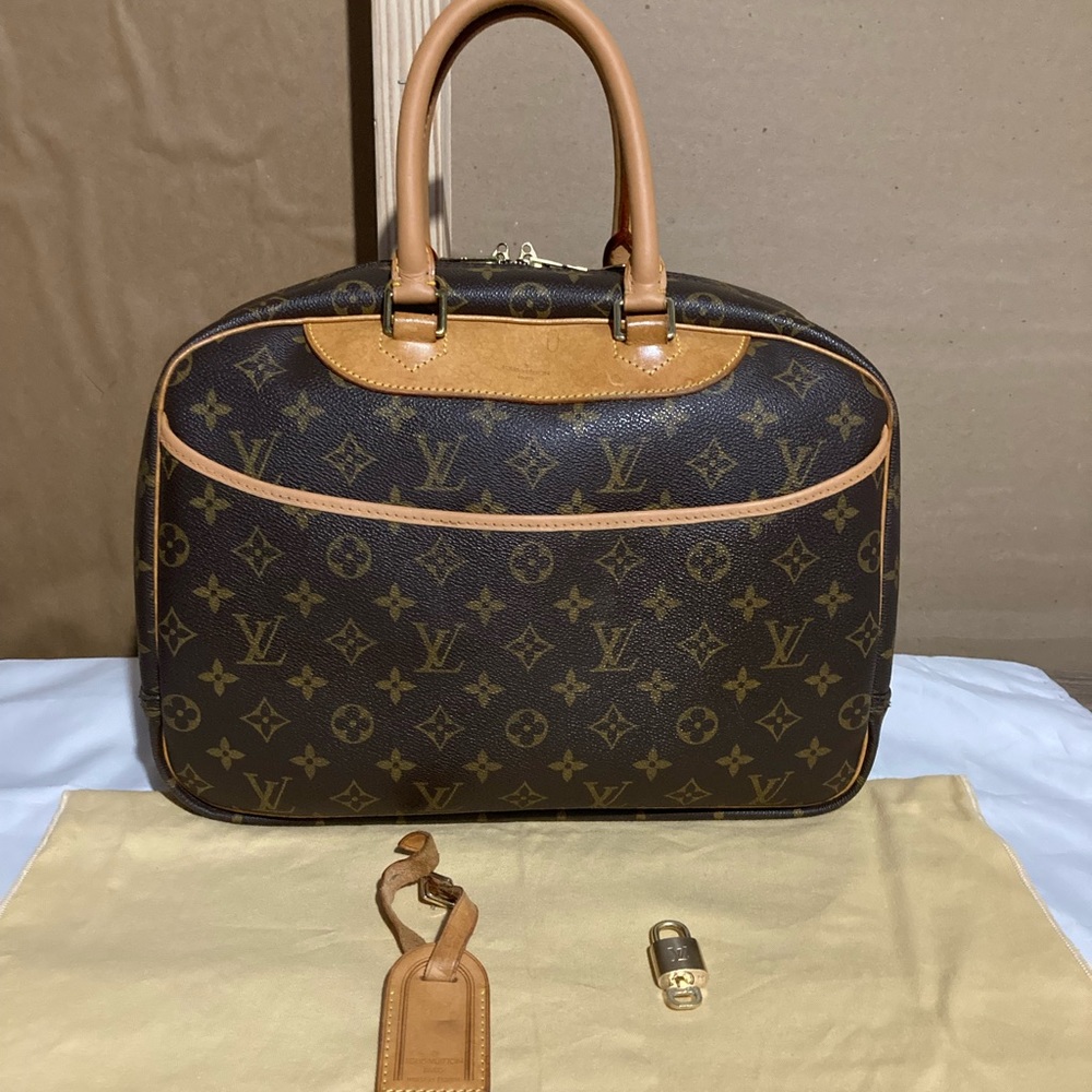 Authentic Louis Vuitton Deauville monogram